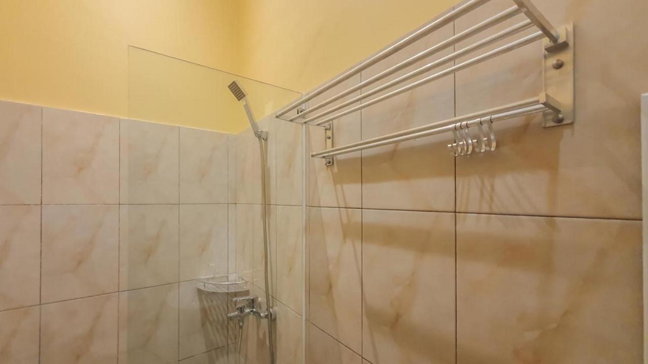 Urbanview Hotel Sakura Kampung Inggris Pare By Reddoorz Exterior photo