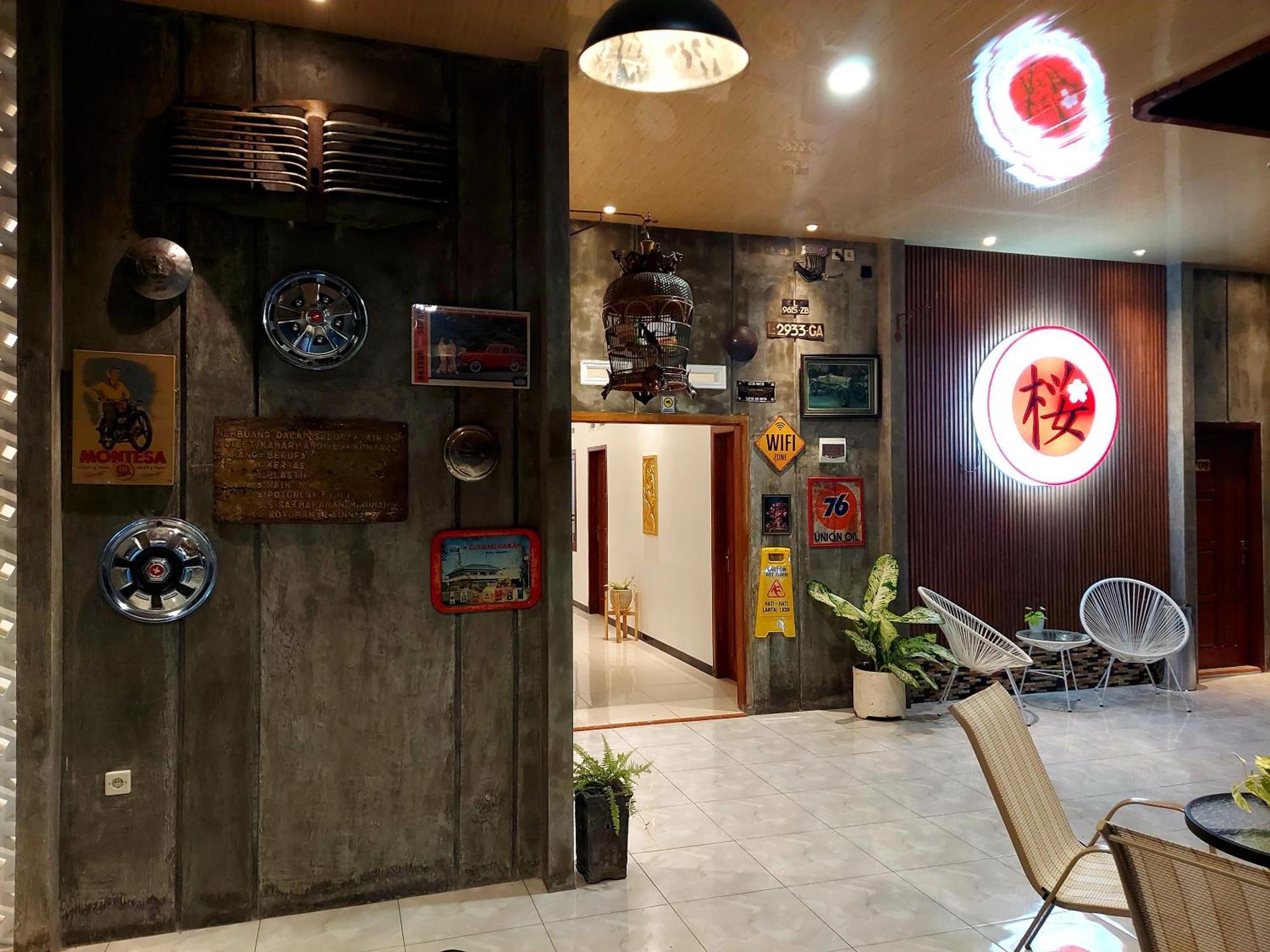 Urbanview Hotel Sakura Kampung Inggris Pare By Reddoorz Exterior photo