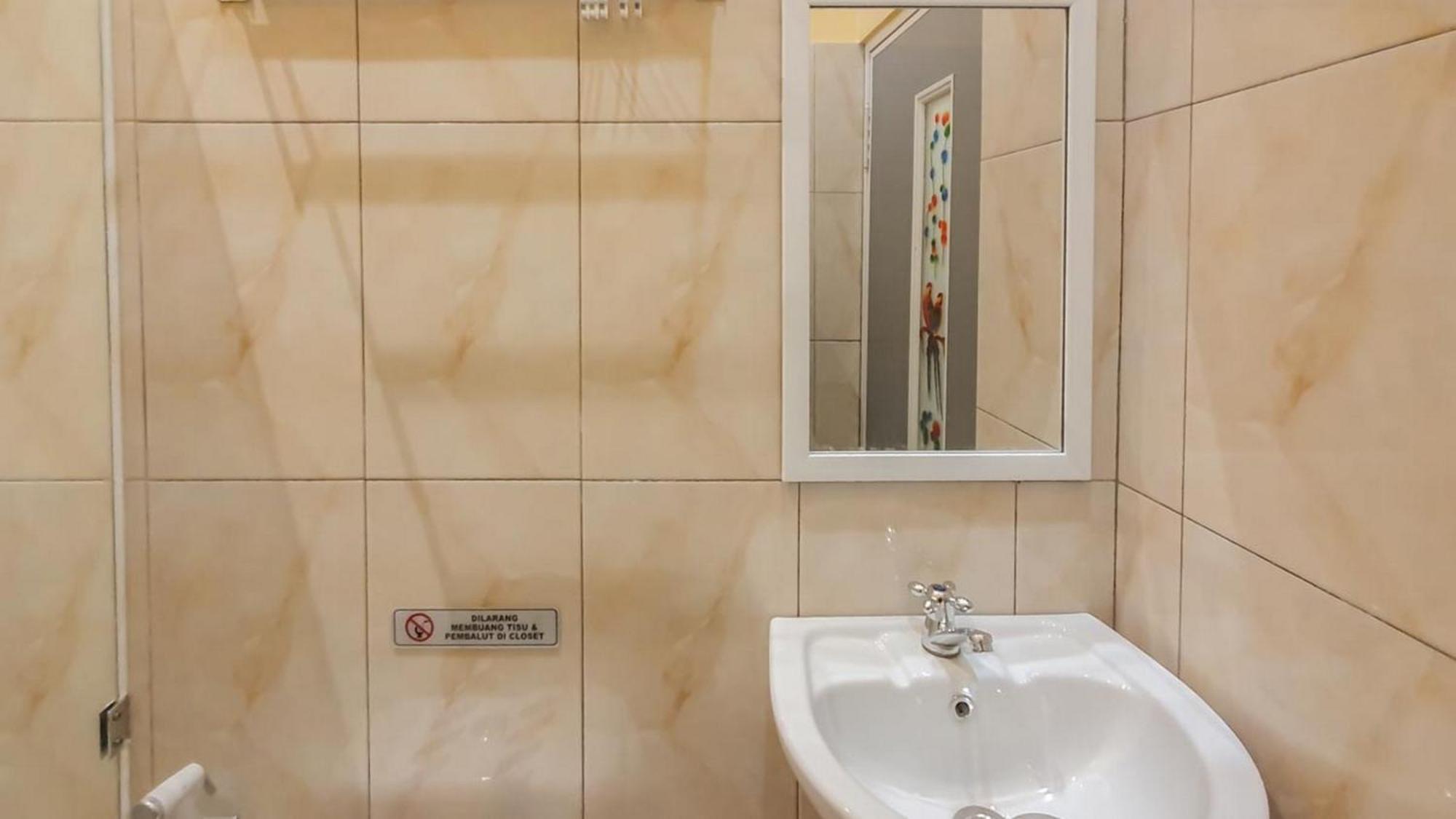 Urbanview Hotel Sakura Kampung Inggris Pare By Reddoorz Exterior photo